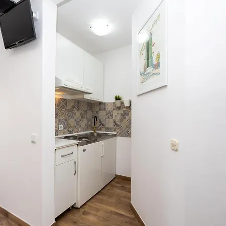 Guest house Complex Jelena 3*