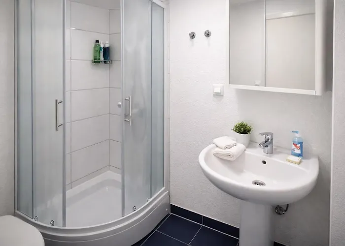 Complex Jelena 招待所