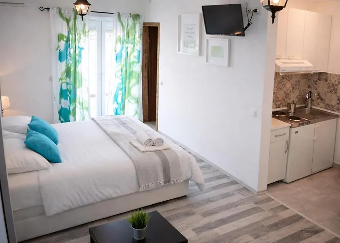 招待所 Complex Jelena